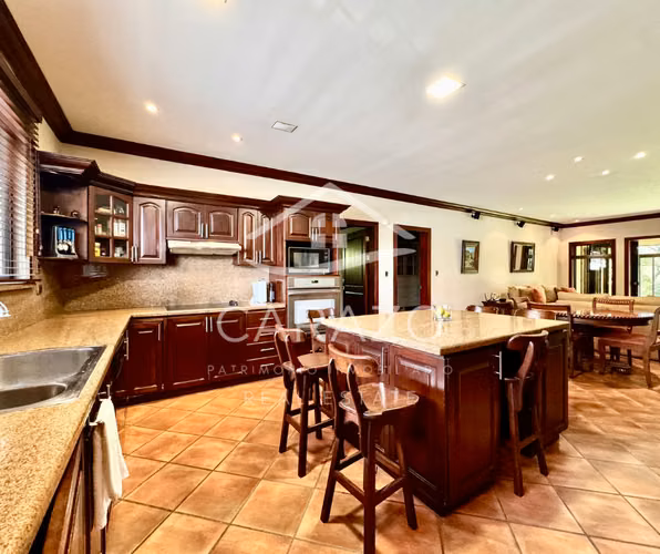 Casa de Lujo con piscina privada en Los Reyes - Imagen 9