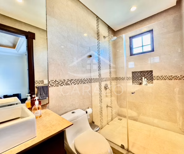 Casa de lujo con piscina en condominio en Los Reyes - Imagen 11
