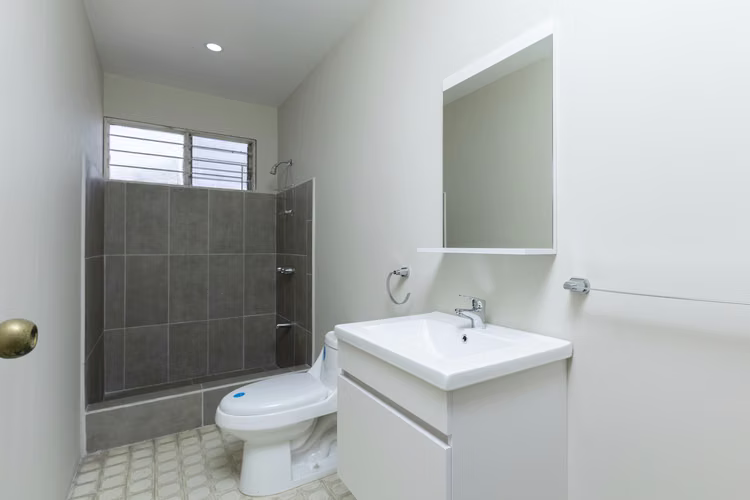 Se Vende-Espaciosa Casa en Rohrmoser, San Jose, Costa Rica-VH