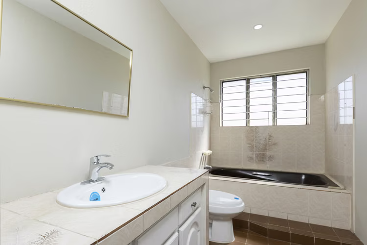 Se Vende-Espaciosa Casa en Rohrmoser, San Jose, Costa Rica-VH