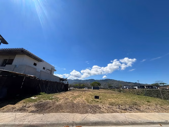 VENTA DE LOTE EN CONDOMINIO LATITUD LINDORA