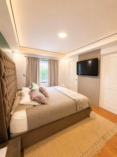 CASA REMODELADA EN VENTA PAVAS, UNA PLANTA CON PATIO! P615