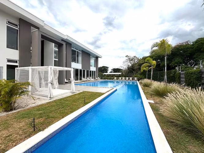 VENTA DE CASA NUEVA ESQUINERA EN CONDOMINIO NASARA - SANTA ANA