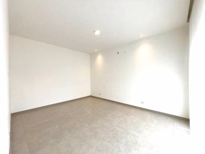 VENTA DE CASA NUEVA ESQUINERA EN CONDOMINIO NASARA - SANTA ANA