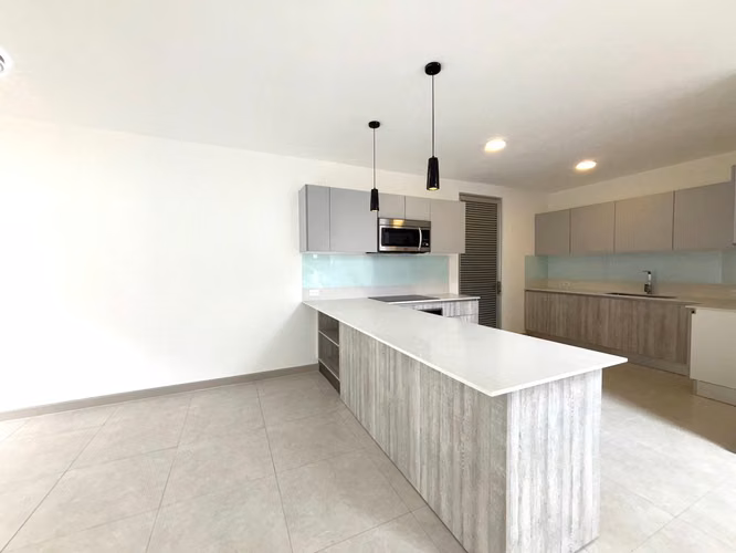 VENTA DE CASA NUEVA ESQUINERA EN CONDOMINIO NASARA - SANTA ANA