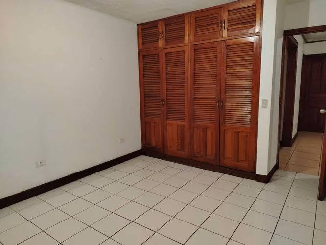 CASA EN VENTA EN ROHRMOSER – UNA PLANTA CON JARDIN! P616 - Imagen 4