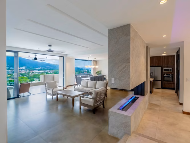 VENTA DE CASA EN VISTA REAL CON VISTA ESPECTACULAR EN SANTA ANA - Imagen 5
