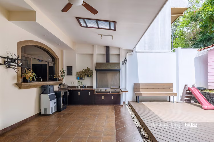 21436 - Casa en residencial privado con piscina y jardín,  de dos pisos - Imagen 4
