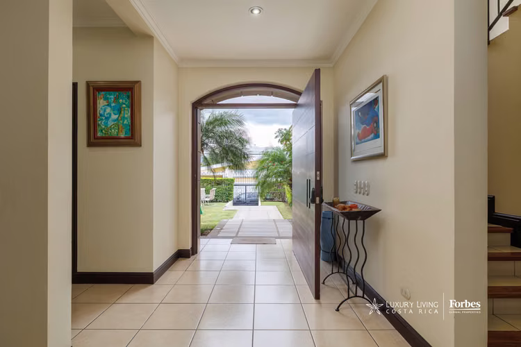 21436 - Casa en residencial privado con piscina y jardín,  de dos pisos - Imagen 13