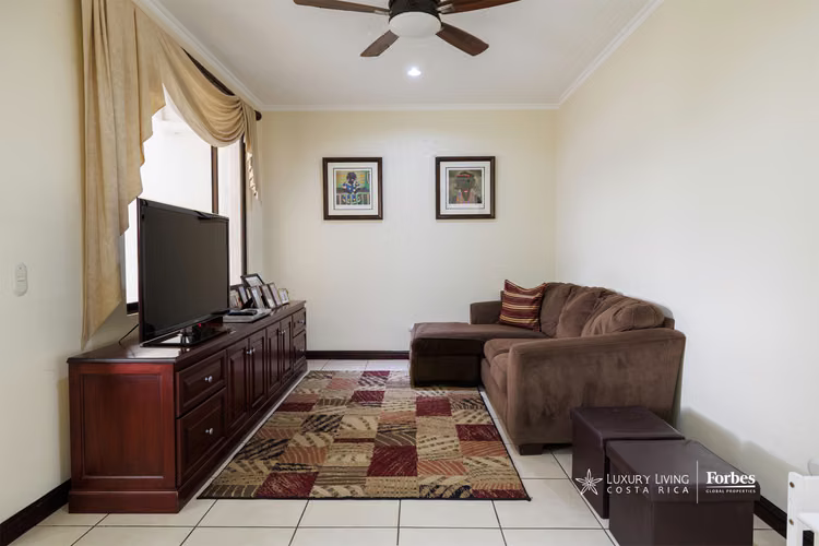 21436 - Casa en residencial privado con piscina y jardín,  de dos pisos - Imagen 19