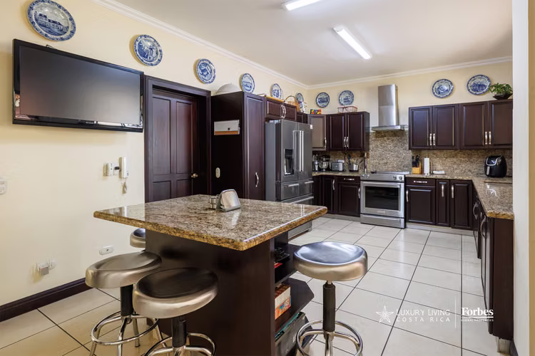21436 - Casa en residencial privado con piscina y jardín,  de dos pisos - Imagen 15