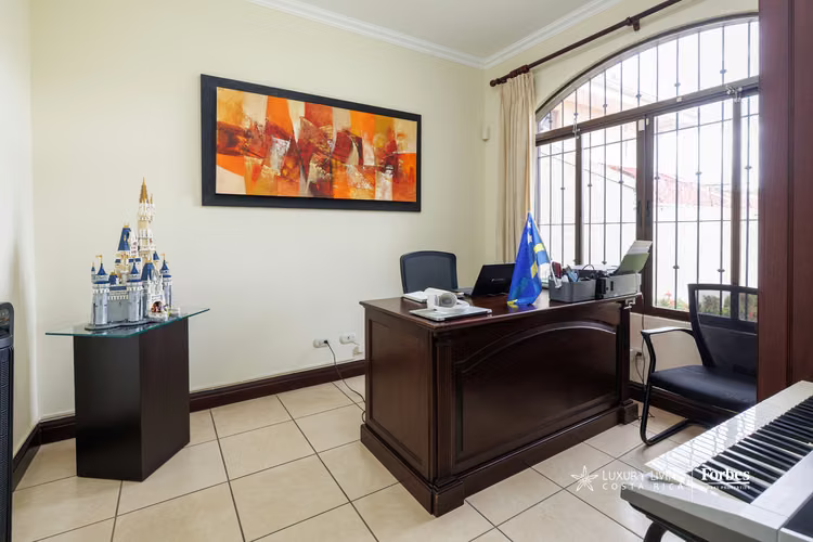 21436 - Casa en residencial privado con piscina y jardín,  de dos pisos - Imagen 18