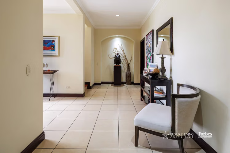 21436 - Casa en residencial privado con piscina y jardín,  de dos pisos - Imagen 12