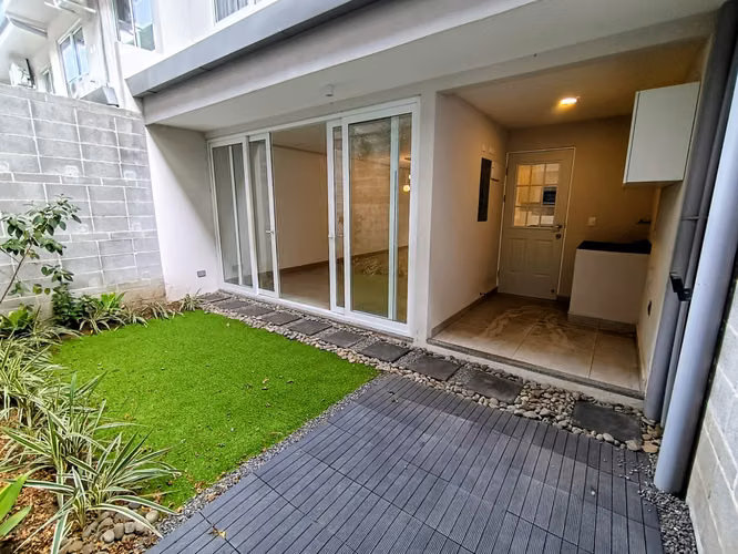 Guachipelín 3-10, bella-fina-nueva, L. Blanca, 3 hab, 2.5 baños, sala TV, A/C, patio, amenidades. - Imagen 6