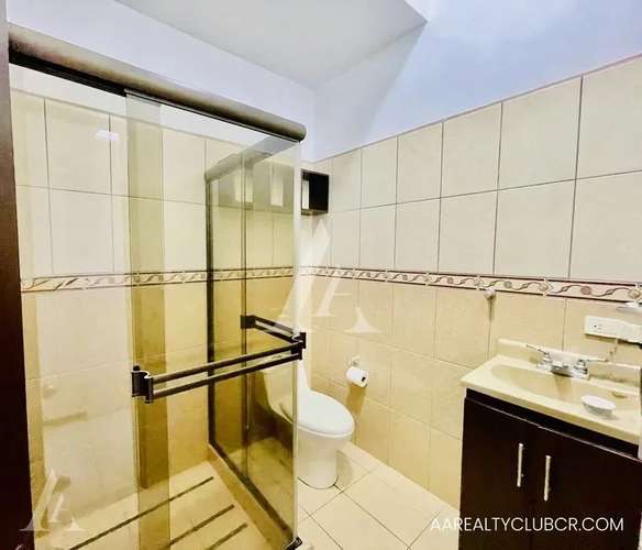 Confort, Seguridad y Ubicación Privilegiada | Hermosa Casa en Condominio Vistas de Monserrat