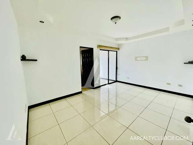 Confort, Seguridad y Ubicación Privilegiada | Hermosa Casa en Condominio Vistas de Monserrat
