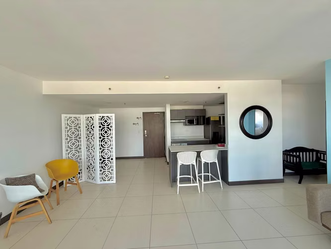 SE ALQUILA AMPLIO APARTAMENTO EN NUNCIATURA $1700, AMUEBLADO
