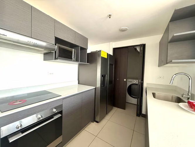 SE ALQUILA AMPLIO APARTAMENTO EN NUNCIATURA $1700, AMUEBLADO