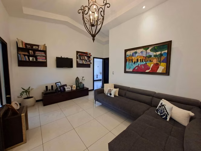 Santa Ana Centro- Venta de casa en Condominio Verona