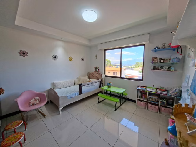 Santa Ana Centro- Venta de casa en Condominio Verona
