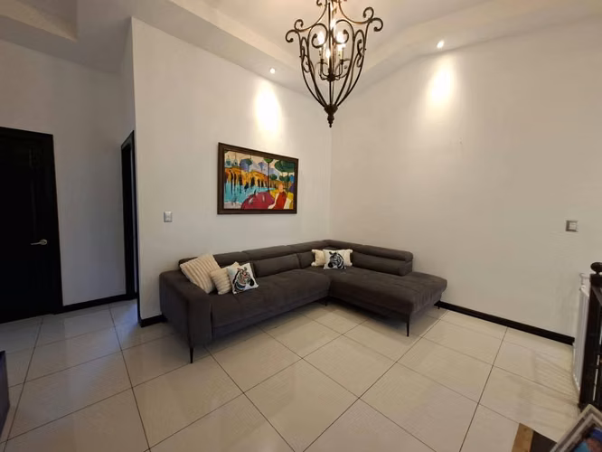 Santa Ana Centro- Venta de casa en Condominio Verona