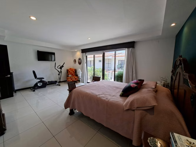 Santa Ana Centro- Venta de casa en Condominio Verona