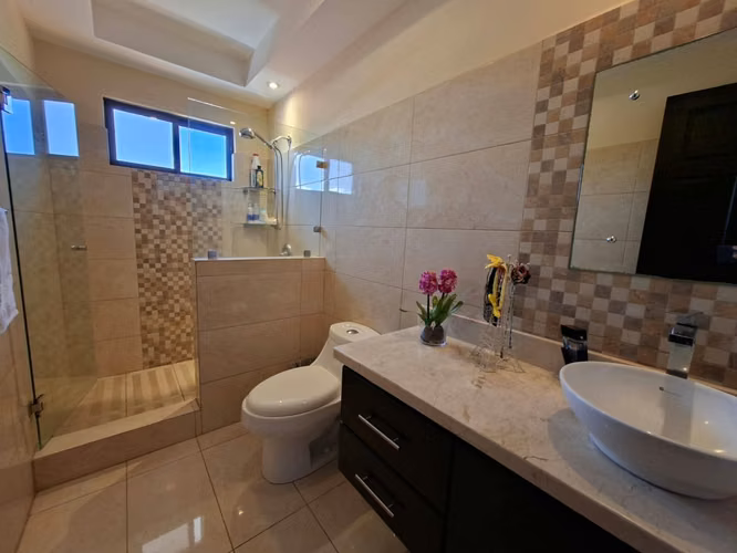 Santa Ana Centro- Venta de casa en Condominio Verona