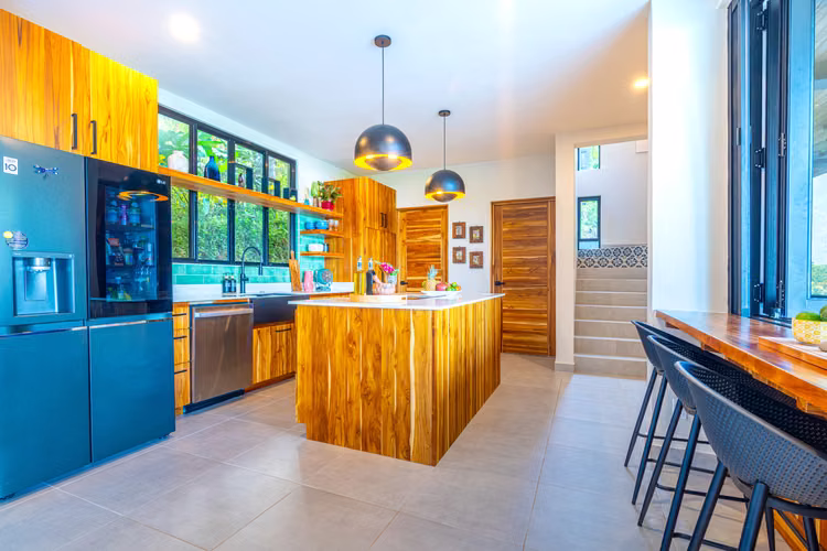 Private Ocean View Oasis- Modern & Tropical in Escaleras