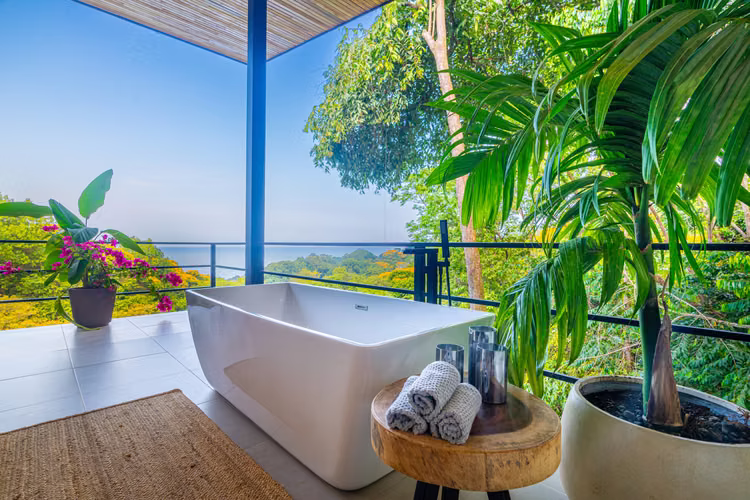 Private Ocean View Oasis- Modern & Tropical in Escaleras