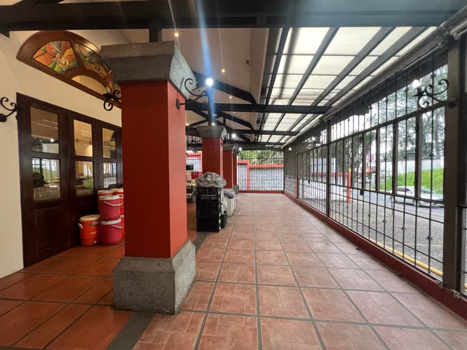 Venta edificio comercial con salones de eventos y amplio parqueo #26-745 GS - Imagen 4
