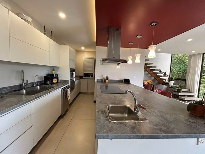Venta casa de lujo multinivel con vistas, 6 habitaciones y suite privada #25-627 GS - Imagen 12