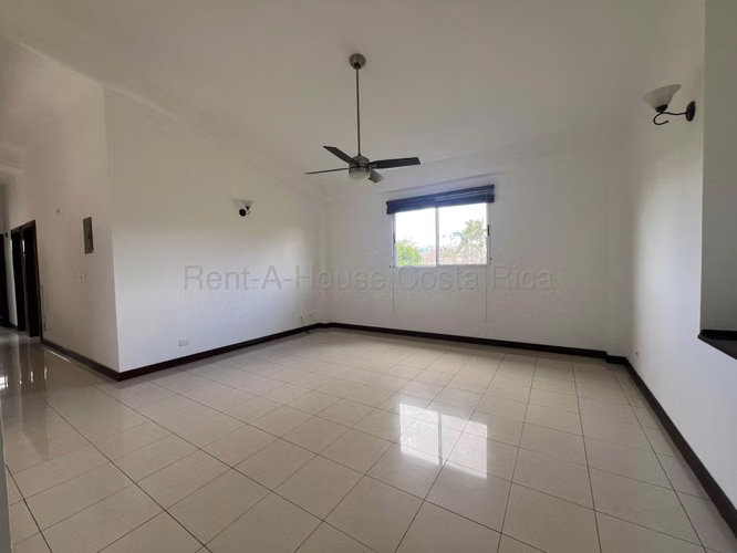 Venta casa de lujo con 4 habitaciones, amplios espacios y golf cercano #26-1558 GS - Imagen 2