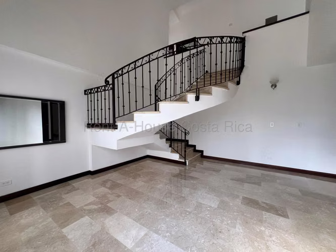 Venta casa de lujo con 4 habitaciones, amplios espacios y golf cercano #26-1558 GS - Imagen 4