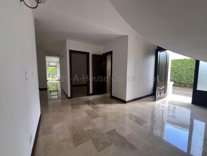 Venta casa de lujo con 4 habitaciones, amplios espacios y golf cercano #26-1558 GS - Imagen 3