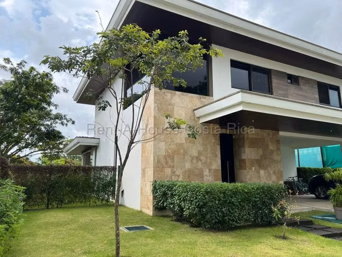 Alquiler en el exclusivo Condominio  Hacienda Espinal  COD MLS #26-1880