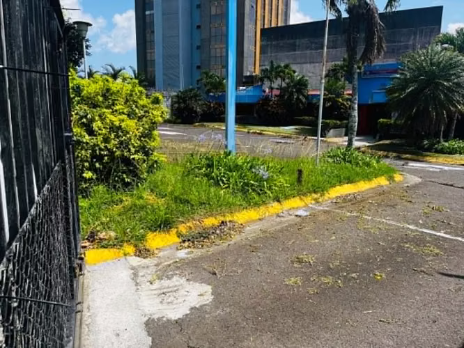 VENDO PROPIEDAD PARA OFICINAS HOTEL CLINICA SUPERMERCADO
