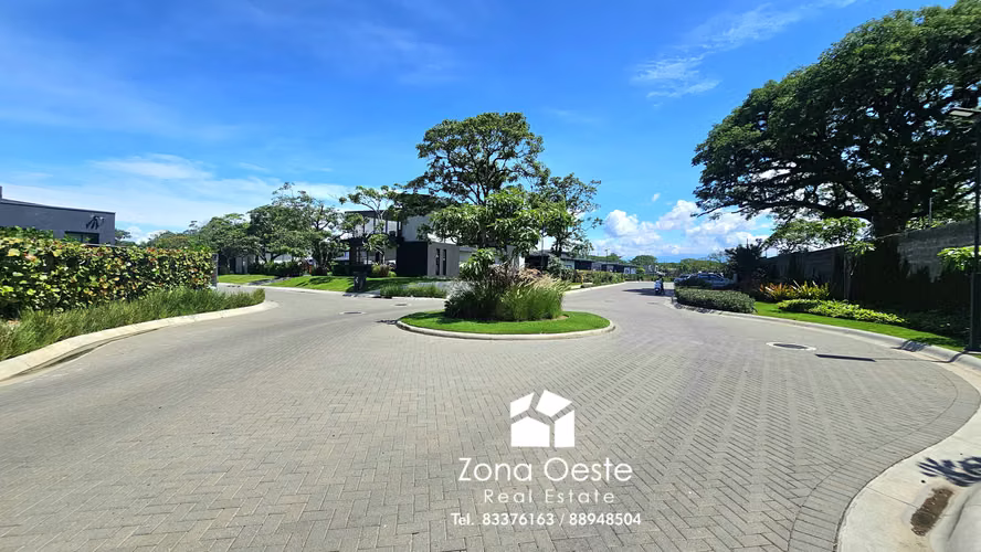 Lote en venta en Latitud Lindora, Santa Ana | 615 m² | $299,000