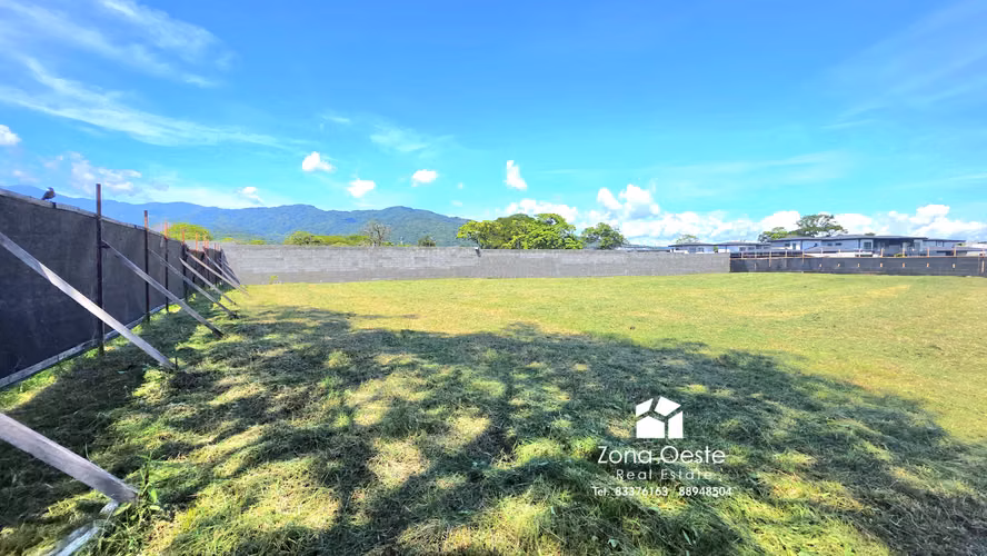 Lote en venta en Latitud Lindora, Santa Ana | 615 m² | $299,000