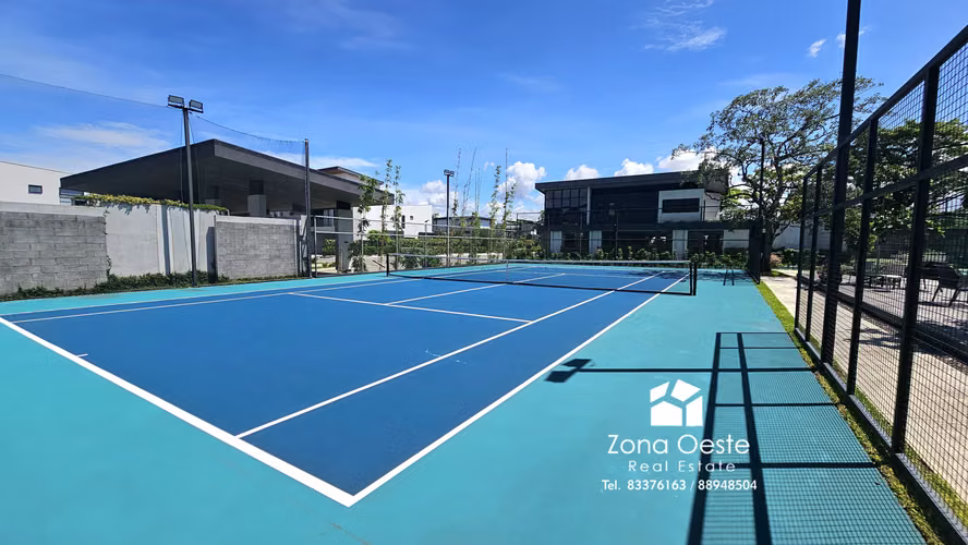 Lote en venta en Latitud Lindora, Santa Ana | 615 m² | $299,000