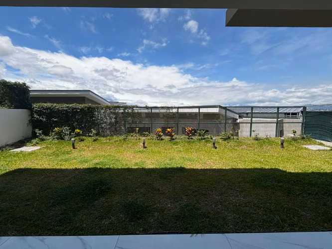 Casa en alquiler en Guachipelín de Escazú - sin muebles - Imagen 4