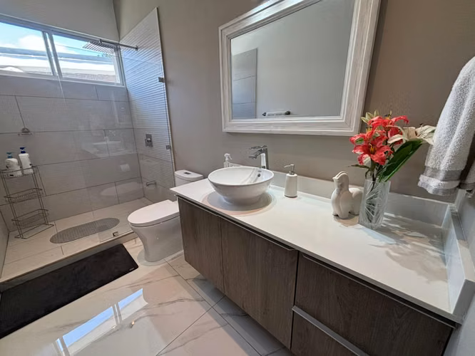 Casa en alquiler en Guachipelín de Escazú - sin muebles - Imagen 10