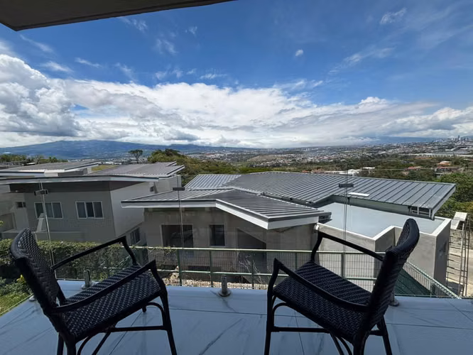 Casa en alquiler en Guachipelín de Escazú - sin muebles - Imagen 3