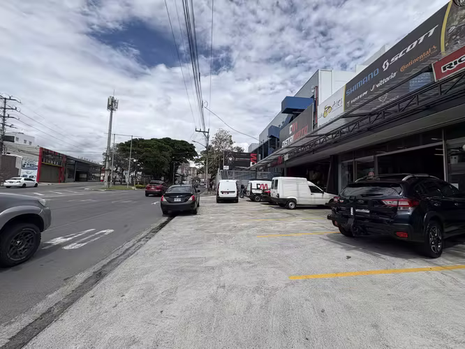 Locales Comercial en Avenida 10 | 500m o 300m | Alto Tránsito y Exposición