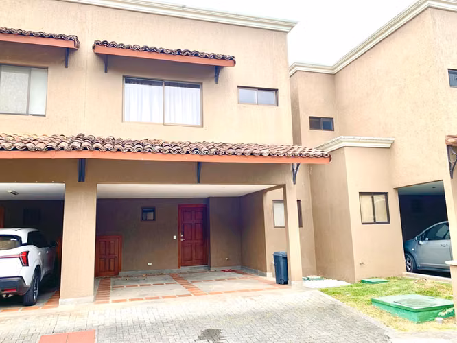 Venta casa Condominio Fuerte Ventura, Santa Ana, REMODELADA Y AMPLIADA - Imagen 2