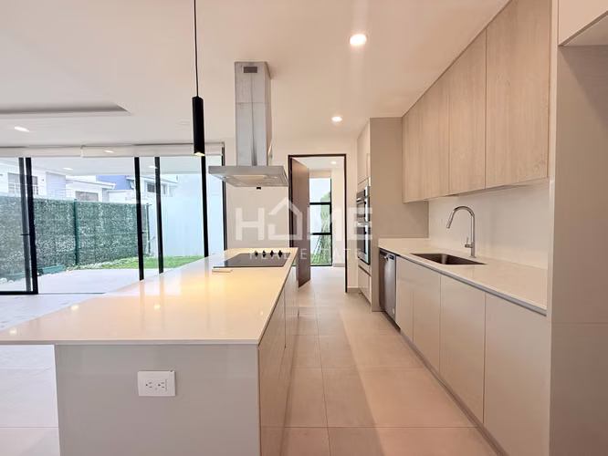 Alquiler de Casa Amplia con Jardin en Santa Ana