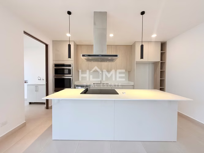 Alquiler de Casa Amplia con Jardin en Santa Ana