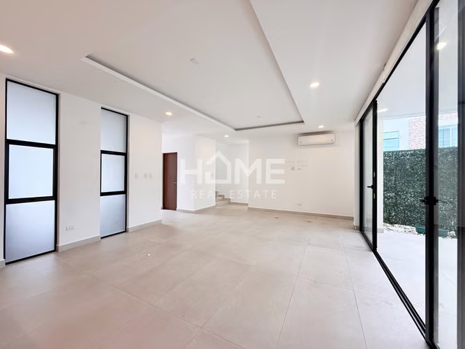 Alquiler de Casa Amplia con Jardin en Santa Ana