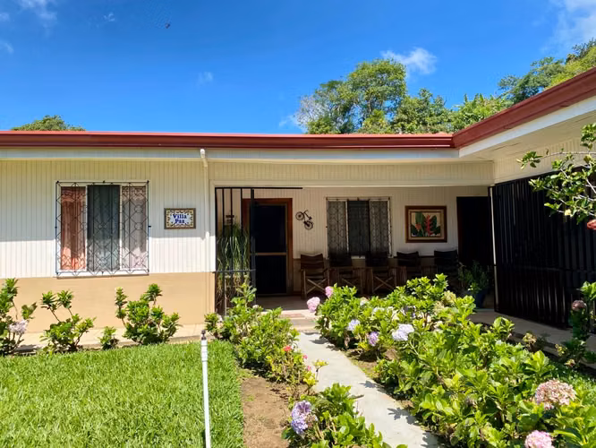 Casa Renovada en Venta – Altos de Naranjo, Atenas