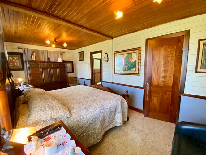 Casa Renovada en Venta – Altos de Naranjo, Atenas - Imagen 9