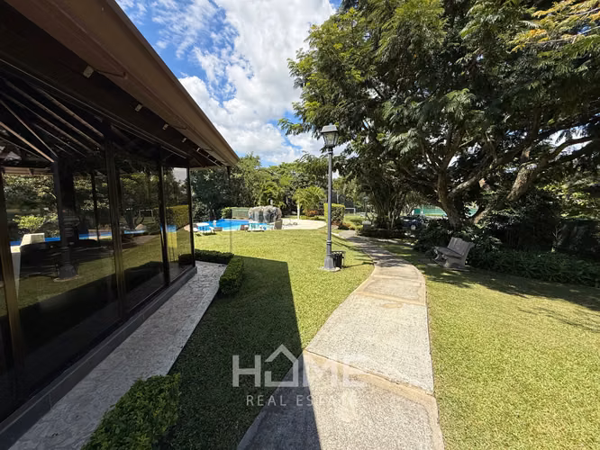 Alquiler de Casa Grande con Jardin en Santa Ana - Imagen 15